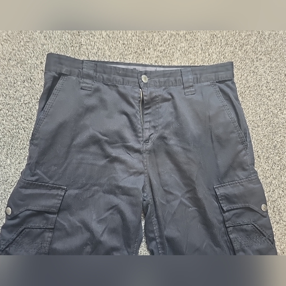 VTG Affliction Black Cargo Shorts Y2K Streetwear Edgy Mens 36 Black - Picture 3 of 14